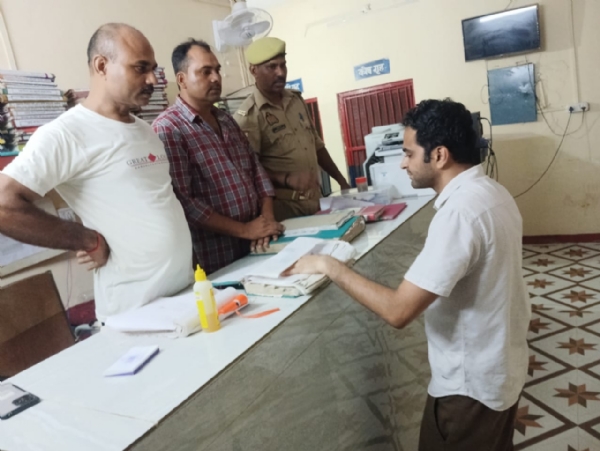 फोटो जिलाधिकारी निरीक्षण करते फोटो जिलाधिकारी निरीक्षण करते
