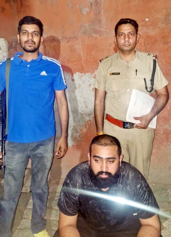 गुरुग्राम पुलिस की गिरफ्त में दोस्त की हत्या का आरोपी। गुरुग्राम पुलिस की गिरफ्त में दोस्त की हत्या का आरोपी।