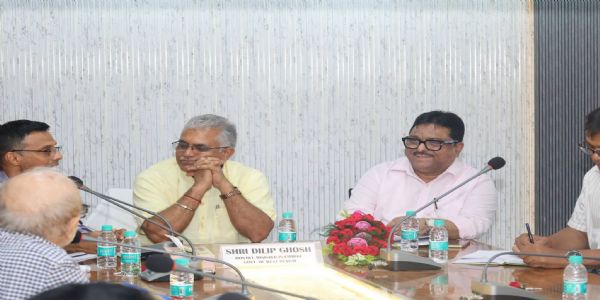 खड़गपुर में उद्योग प्रतिनिधियों के साथ दिलीप घोष की बैठक, औद्योगिक विकास पर जोर