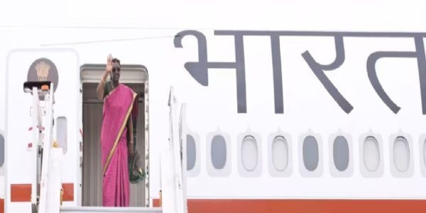 राष्ट्रपित मुर्मु तीन देशों की यात्रा के पहले चरण के लिए माल्दोवा रवाना