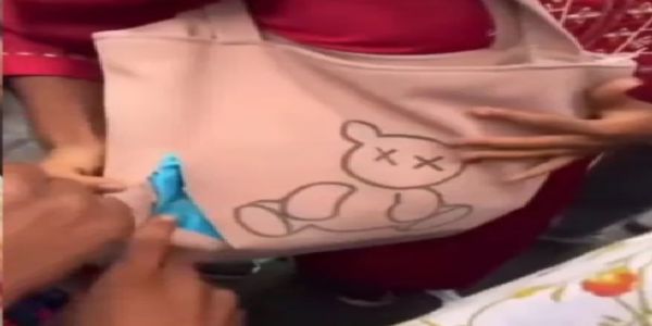 जगन्नाथपुर मेला में ब्लेड मारकर चोरी करती पकड़ी गई दो महिलाएं