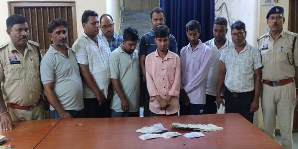 जांजगीर-चांपा : नाै जुआरी गिरफ्तार, 29 हजार नकद और ताश की गड्डियां जब्त