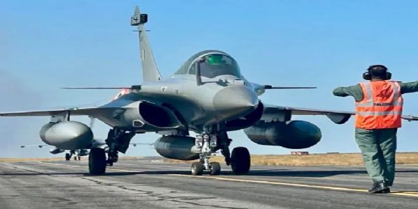 मिदनापुर के और फोर्स स्टेशन पर पहुंची फाइटर जेट मिदनापुर के और फोर्स स्टेशन पर पहुंची फाइटर जेट