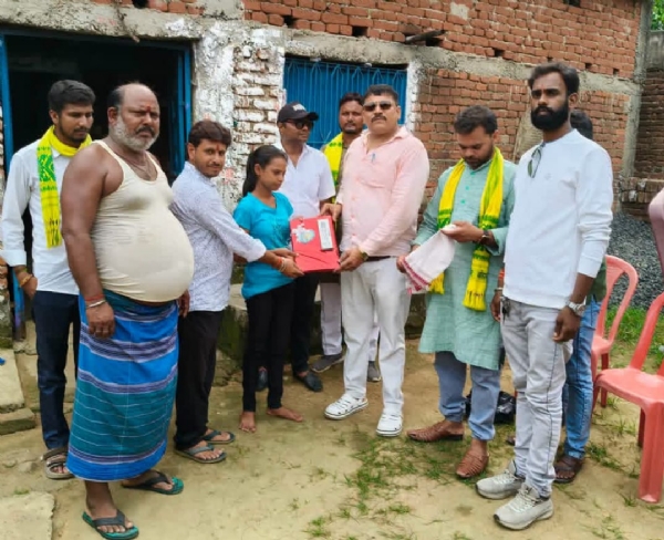 नीट में सफल नेहा कुमारी का झारखंड लोकतांत्रिक क्रांति मोर्चा ने किया सम्मान नीट में सफल नेहा कुमारी का झारखंड लोकतांत्रिक क्रांति मोर्चा ने किया सम्मान