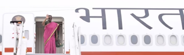 नई दिल्ली से मोल्दोवा की राजकीय यात्रा के लिए रवाना होने से पहले राष्ट्रपति द्रौपदी मुर्मु। नई दिल्ली से मोल्दोवा की राजकीय यात्रा के लिए रवाना होने से पहले राष्ट्रपति द्रौपदी मुर्मु।