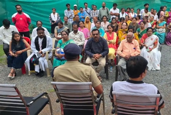 कोंडागांव चर्च पास्टर विवाद में इसाई समाज दो गुटों में बंटा, पुलिस ने समझौते की पहल कोंडागांव चर्च पास्टर विवाद में इसाई समाज दो गुटों में बंटा, पुलिस ने समझौते की पहल