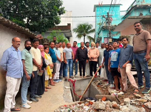 जदयू द्वारा नालों का निरीक्षण जदयू द्वारा नालों का निरीक्षण