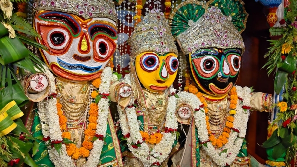 भगवान जगन्नाथ जी मंदिर में स्थापित मूर्ति भगवान जगन्नाथ जी मंदिर में स्थापित मूर्ति