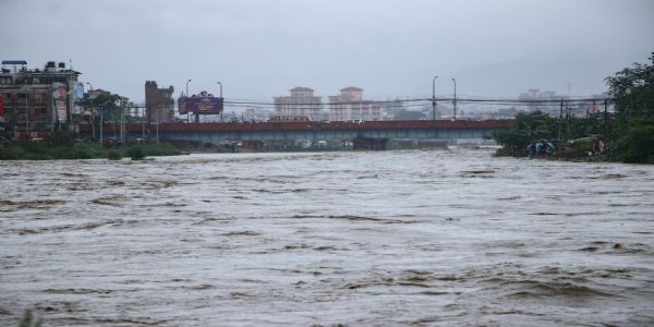 बाढ़ का खतरा बाढ़ का खतरा