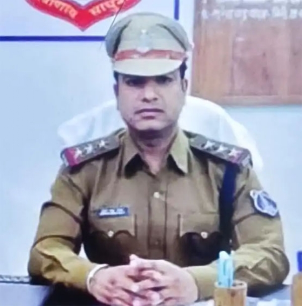 गिरफ्तार निरीक्षक सुरेश चंद्र यादव गिरफ्तार निरीक्षक सुरेश चंद्र यादव