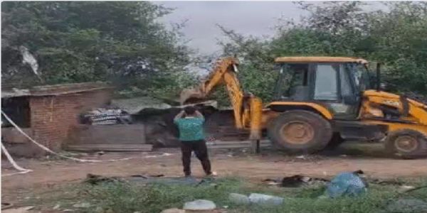 अहमदाबाद वस्त्राल के पताका फैक्टरी ब्लास्ट की फ़ोटो अहमदाबाद वस्त्राल के पताका फैक्टरी ब्लास्ट की फ़ोटो