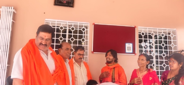 बाबा आम्रेश्वर धाम पहुंचे श्रद्धालुओं की तस्वीर बाबा आम्रेश्वर धाम पहुंचे श्रद्धालुओं की तस्वीर
