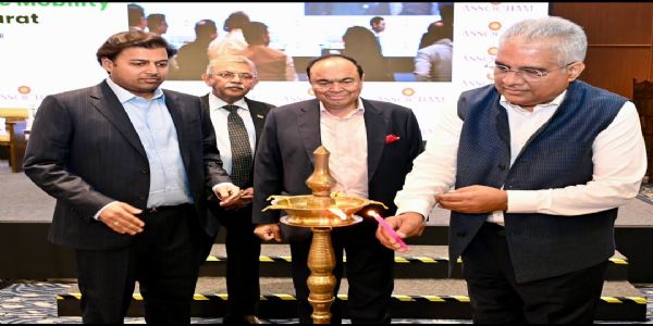 एसोचैम के कार्यक्रम को संबोधित करते हुए केंद्रीय मंत्री एसोचैम के कार्यक्रम को संबोधित करते हुए केंद्रीय मंत्री