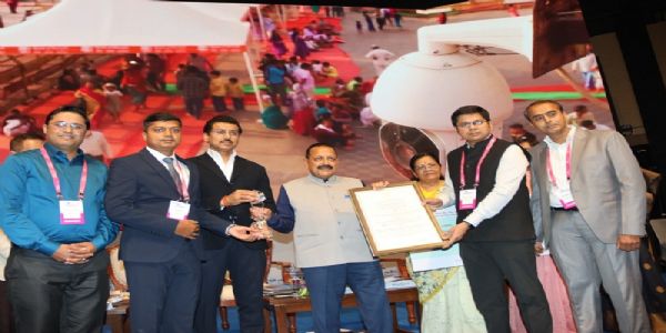 महाकालेश्वर मंदिर के त्रिनेत्र प्रोजेक्ट को मिला राष्ट्रीय ई-गवर्नेंस पुरस्कार प्राप्त करते हुए उज्जैन कलेक्टर और टीम महाकालेश्वर मंदिर के त्रिनेत्र प्रोजेक्ट को मिला राष्ट्रीय ई-गवर्नेंस पुरस्कार प्राप्त करते हुए उज्जैन कलेक्टर और टीम