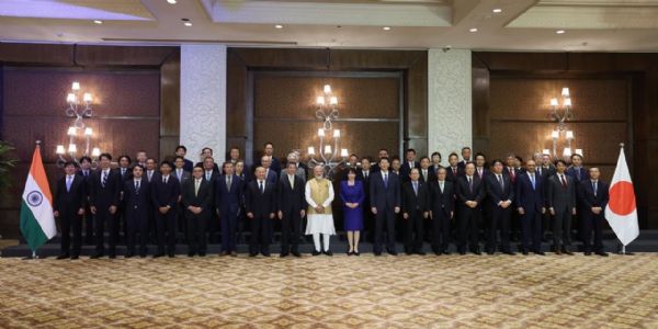 दोनों देशों के प्रधानमंत्री बिजनेस लीडर्स के साथ दोनों देशों के प्रधानमंत्री बिजनेस लीडर्स के साथ