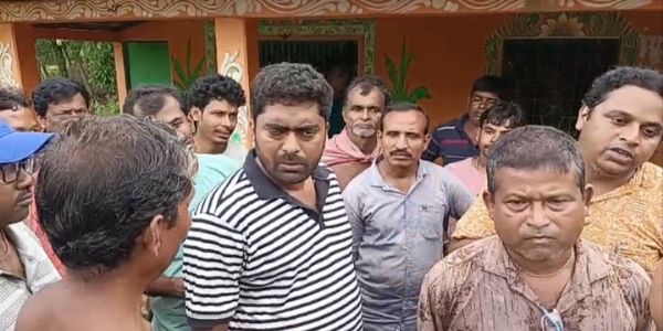 बिजली बिल विवाद पर ग्रामीणों ने किया जोरदार घेराव प्रदर्शन