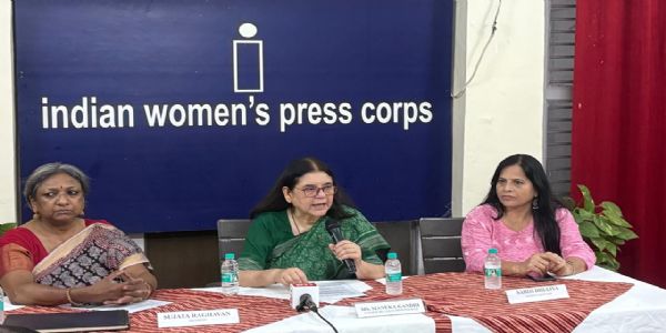 पिच्छिका बनाए जाने के लिए 20-25 लाख मोरों की हत्या की जाती हैः मेनका गांधी