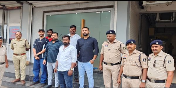 मुख्यमंत्री विष्णु देव साय को काला झंडा दिखाने जा रहे युवा कांग्रेस जिलाध्यक्ष पंकज शुक्ला समेत कई कार्यकर्ता गिरफ्तार