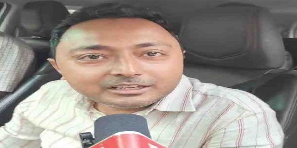 कोर्ट परिसर में तृणमूल पार्षद देबराज चक्रवर्ती पर अंडे फेंके गए