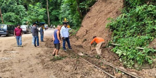 लगातार बारिश से दस दिन और बंद रहेगी टॉय ट्रेन सेवा