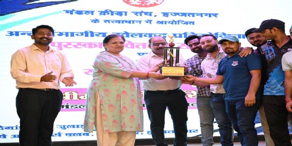 पूर्वोत्तर रेलवे के खिलाड़ियों का सम्मान, डीआरएम ने बांटे पदक और प्रशस्ति पत्र