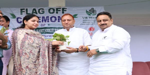 महापौर ने सांसद प्रवीण खंडेलवाल के साथ केशवपुरम जोन के लिए 75 अतिरिक्त स्वच्छता वाहनों को दिखाई हरी झंडी