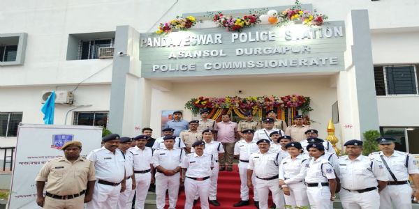 मुख्यमंत्री ने किया पांडवेश्वर थाना के नए भवन का उद्घाटन