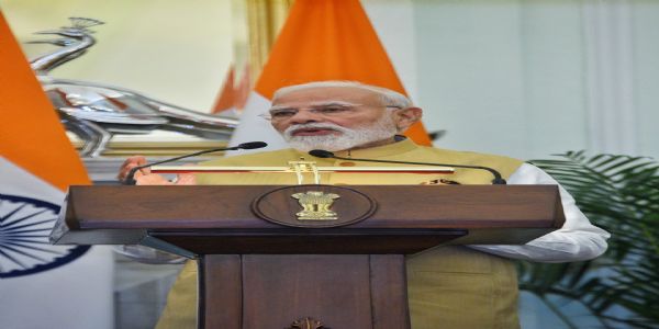 जापनी समकक्ष के साथ वार्ता के बाद वक्तव्य देते प्रधानमंत्री मोदी जापनी समकक्ष के साथ वार्ता के बाद वक्तव्य देते प्रधानमंत्री मोदी