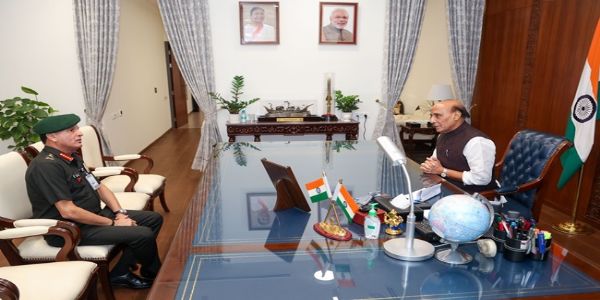 रक्षा मंत्री से मिले सेना प्रमुख जनरल धीरज सेठ रक्षा मंत्री से मिले सेना प्रमुख जनरल धीरज सेठ