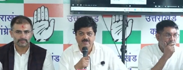 कांग्रेस प्रदेश अध्यक्ष गणेश गोदियाल पार्टी मुख्यालय में पत्रकारों से बातचीत करते हुए। कांग्रेस प्रदेश अध्यक्ष गणेश गोदियाल पार्टी मुख्यालय में पत्रकारों से बातचीत करते हुए।