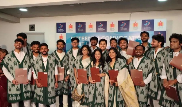 फोटो टीम के साथ फोटो टीम के साथ