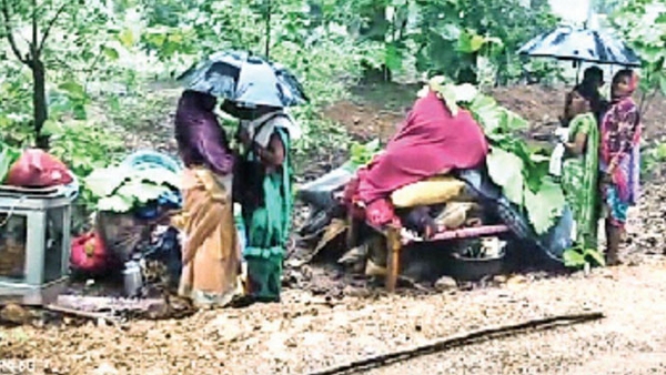 कांकेर में दो परिवार के मूल धर्म में वापसी से इनकार के बाद गांव से बेदखल कर दिया कांकेर में दो परिवार के मूल धर्म में वापसी से इनकार के बाद गांव से बेदखल कर दिया