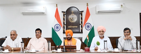 हरियाणा के मुख्यमंत्री हाई पावर्ड परचेज कमेटी की बैठक करते हुए हरियाणा के मुख्यमंत्री हाई पावर्ड परचेज कमेटी की बैठक करते हुए