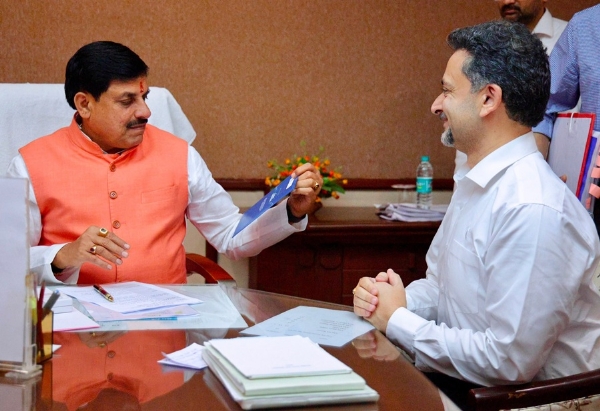 मुख्यमंत्री डॉ. मोहन यादव से मिले सीजी पॉवर के एमडी अमर कौल मुख्यमंत्री डॉ. मोहन यादव से मिले सीजी पॉवर के एमडी अमर कौल