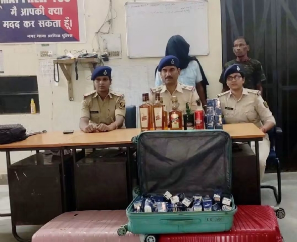 अररिया फोटो:जब्त शराब और पुलिस अररिया फोटो:जब्त शराब और पुलिस