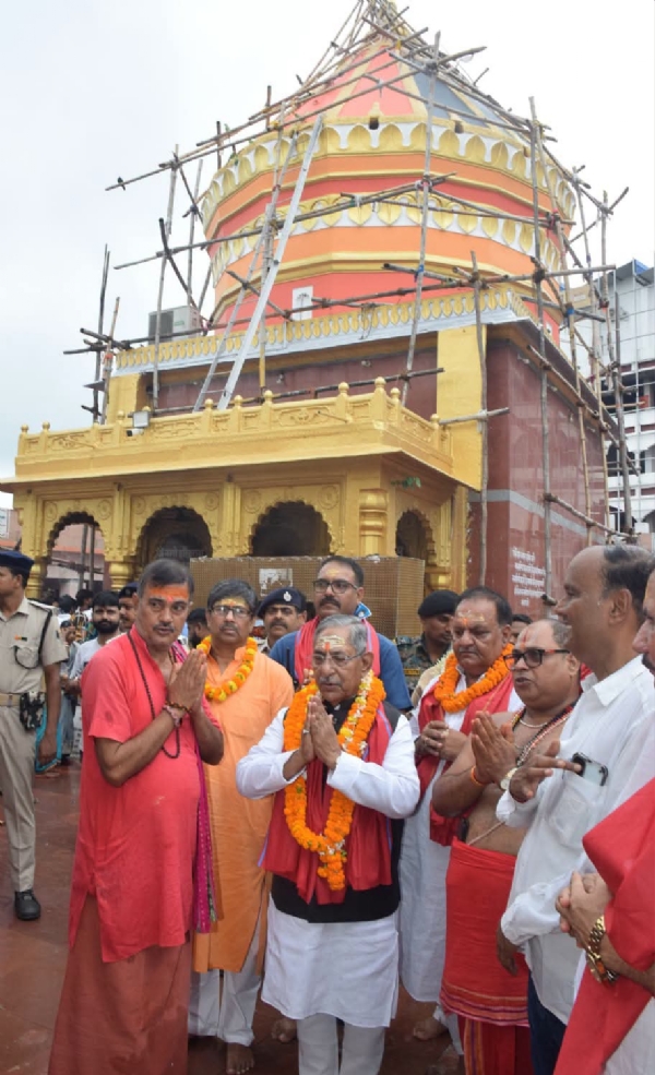 नागालैंड के राज्यपाल नंद किशोर यादव ने बाबा हरिहरनाथ मंदिर में की पूजा-अर्चना नागालैंड के राज्यपाल नंद किशोर यादव ने बाबा हरिहरनाथ मंदिर में की पूजा-अर्चना