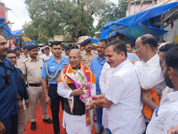 नागालैंड के राज्यपाल नंद किशोर यादव ने बाबा हरिहरनाथ मंदिर में की पूजा-अर्चना नागालैंड के राज्यपाल नंद किशोर यादव ने बाबा हरिहरनाथ मंदिर में की पूजा-अर्चना