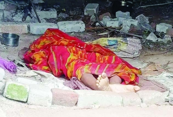 कोरबा में आधी रात पत्नी की बेरहमी से हत्या, शराब के नशे में पति ने डंडे से किया हमला, गिरफ्तार कोरबा में आधी रात पत्नी की बेरहमी से हत्या, शराब के नशे में पति ने डंडे से किया हमला, गिरफ्तार