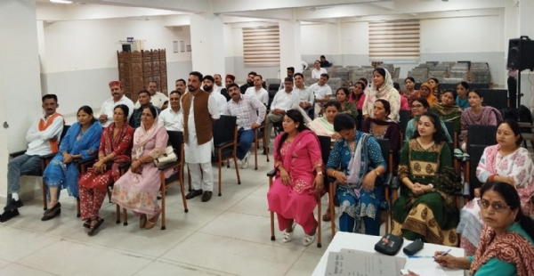 जिला परिषद चुनाव के दौरान मौजूद सदस्य। जिला परिषद चुनाव के दौरान मौजूद सदस्य।