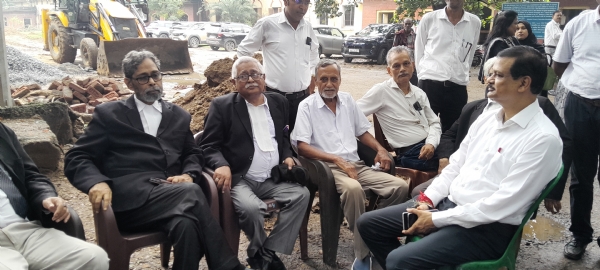 अधिवक्ता धरने पर बैठे अधिवक्ता अधिवक्ता धरने पर बैठे अधिवक्ता