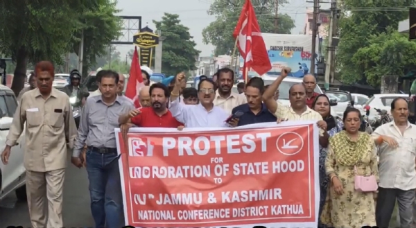 Restore statehood – NC protests in Kathua, accuses Centre of reneging on promises. Restore statehood – NC protests in Kathua, accuses Centre of reneging on promises.