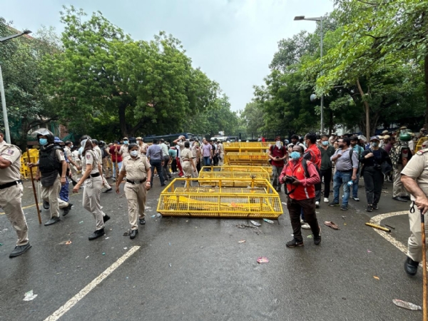 प्रदर्शन की फोटो प्रदर्शन की फोटो