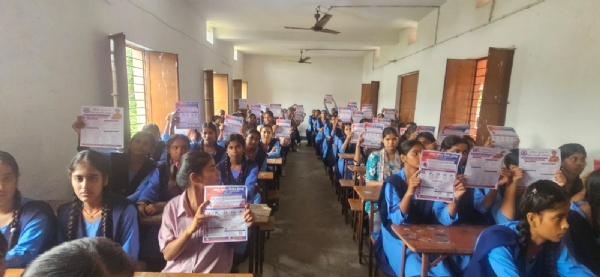 सारण पुलिस ने छात्राओं को मानव तस्करी और साइबर सुरक्षा के प्रति किया जागरूक सारण पुलिस ने छात्राओं को मानव तस्करी और साइबर सुरक्षा के प्रति किया जागरूक