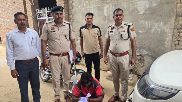 पकड़ा गया हेरोइन तस्कर। पकड़ा गया हेरोइन तस्कर।