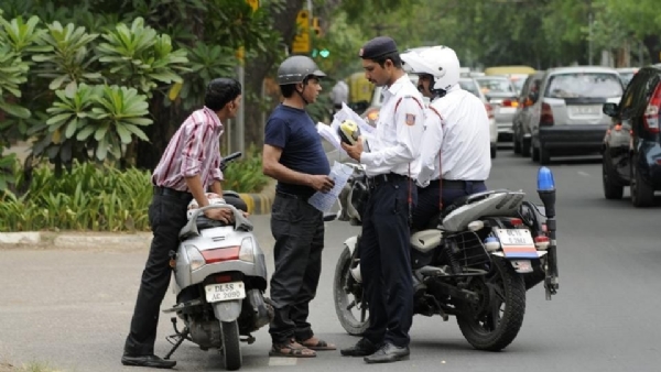 मुरादाबाद : 11,000 का तीन से पांच बार हो चुका है चालान मुरादाबाद : 11,000 का तीन से पांच बार हो चुका है चालान