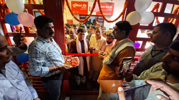 उद्घाटन करते मंत्री एके शर्मा उद्घाटन करते मंत्री एके शर्मा