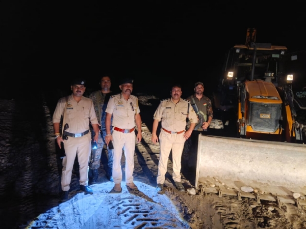 जब्त किए गए वाहन। जब्त किए गए वाहन।