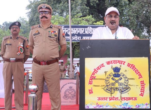 समारोह को संबोधित करते कारागार मंत्री दारा सिंह चौहान समारोह को संबोधित करते कारागार मंत्री दारा सिंह चौहान