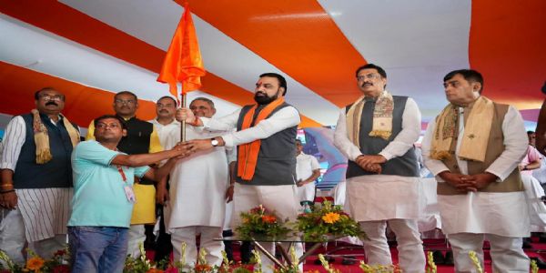 सोमनाथ के लिए 1100 श्रद्धालुओं की विशेष ट्रेन रवाना, बिहार सरकार की ऐतिहासिक पहल : संजय सरावगी