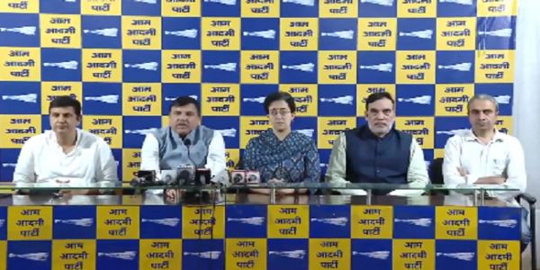 लाठी से आंदोलन नहीं रुकते, सरकारों की विदाई तय होती हैः आम आदमी पार्टी